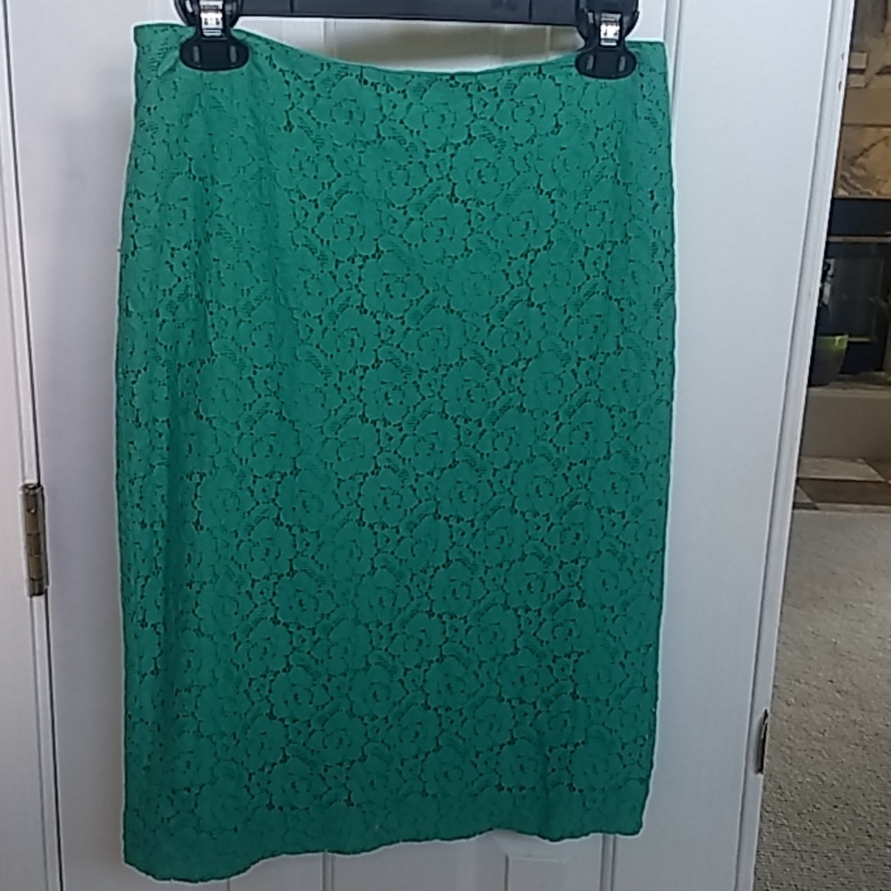 Beautiful green lace skirt from Ann Taylor